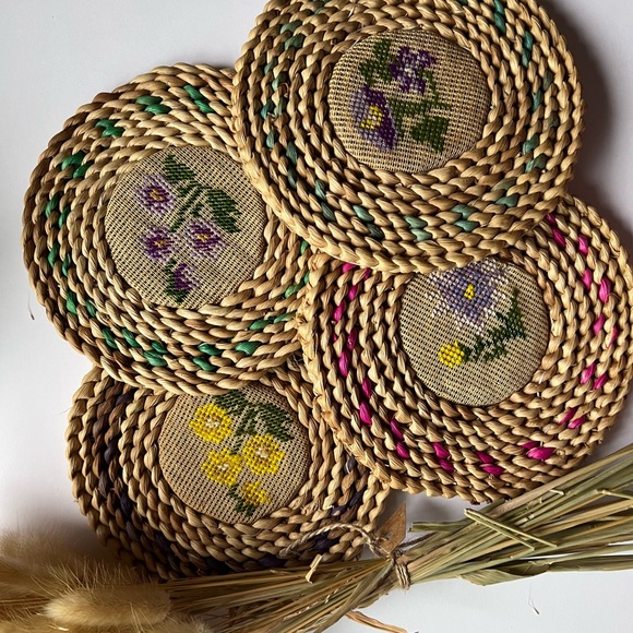 Vintage BoHo Cross Stitch Floral 4￼ Hot Pads Trivets Mats / Wicker Straw Woven - Picture 3 of 12